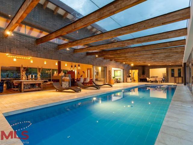 Casa con piscina privada / 1 nivel / hermosa vista / 5 habitaciones envigado - alto de las palmas