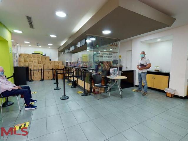 Oficina o local ubicado en centro comercial medellin - bolivariana